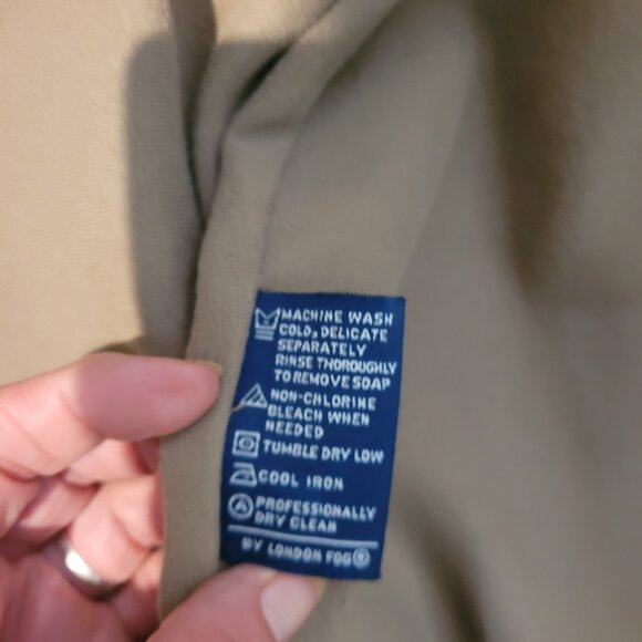 Womens London Fog Raincoat - Picture 2 of 5